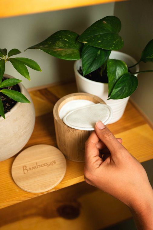 Bamboo Switch Facial Rounds Holder