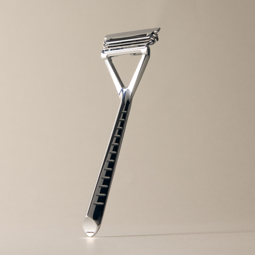 Triple Blade Pivoting Razor