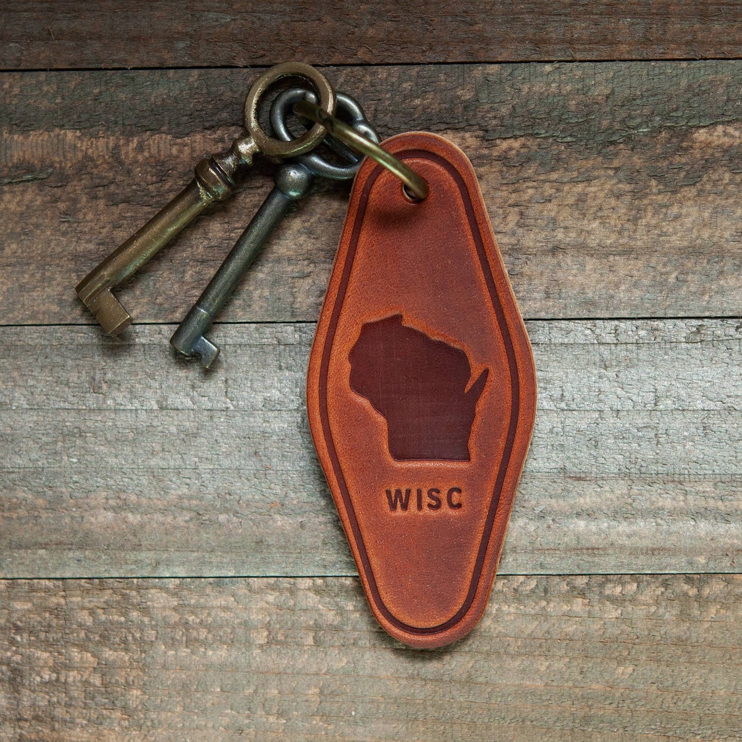 Load image into Gallery viewer, Sugarhouse Leather - Wisconsin Silhouette Leather Keychain Motel Style
